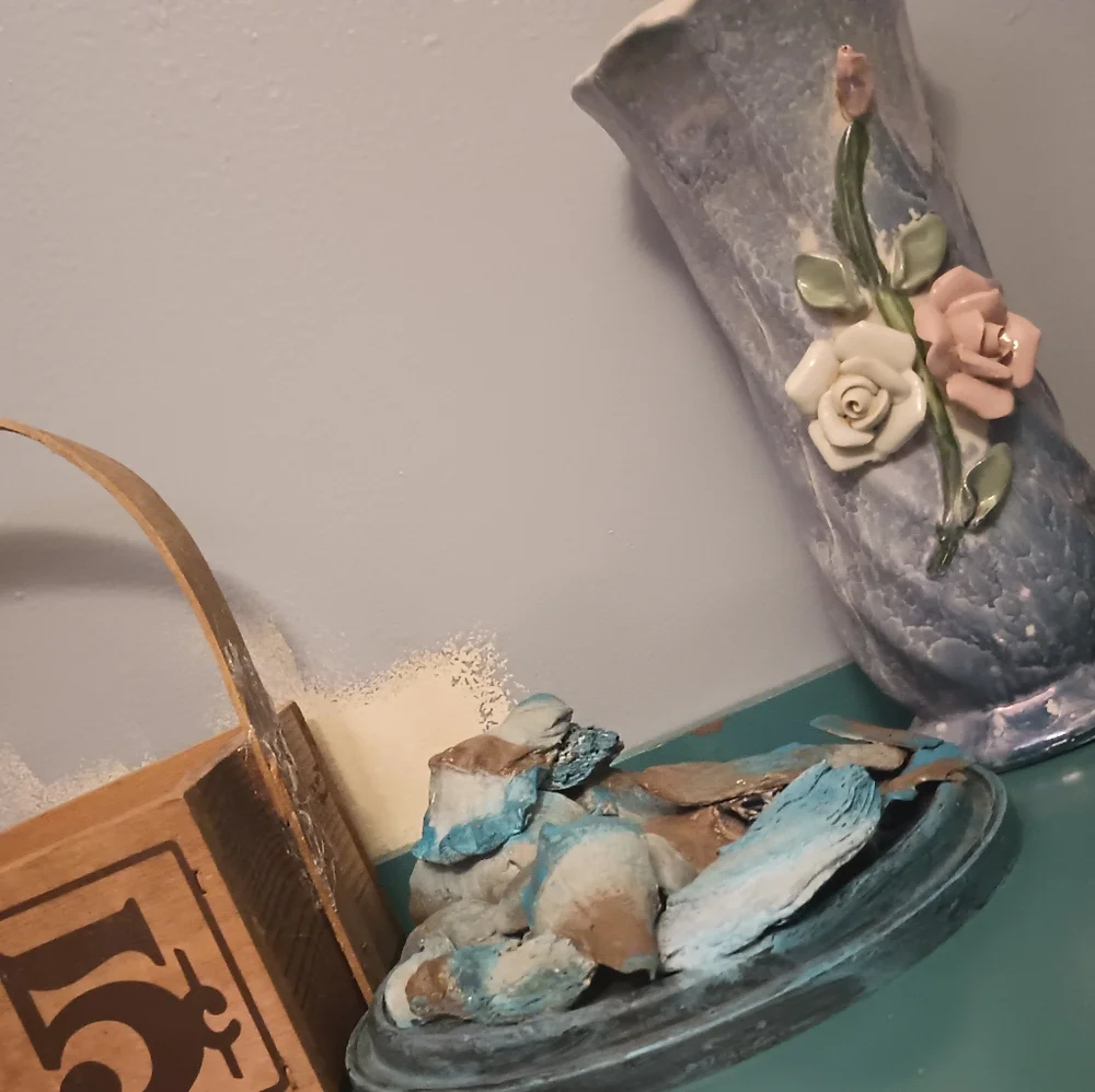 Decorative items - Picture 5 of 7